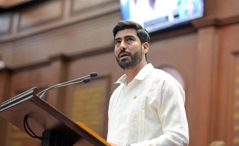 Poncho Chávez presenta iniciativa para que las leyes sean más claras, accesibles e incluyentes