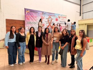 En Unidad Profesional con el tema “Mecanismos de participación política de las mujeres”.