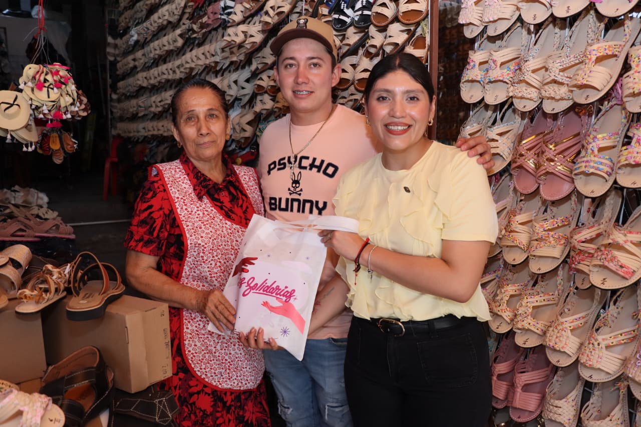 Seimujer entrega terminales de pago a mujeres de Huetamo