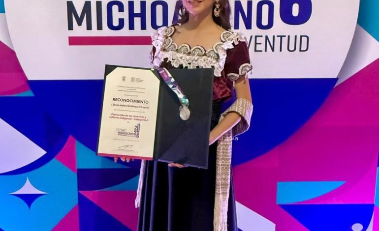 Estudiante del Cobaem recibe Premio Michoacano de la Juventud 2026