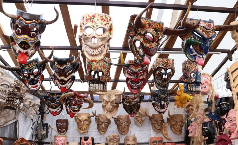 Feria de la Catrina se prepara para ofrecer piezas de 260 artesanas y artesanos de Capula