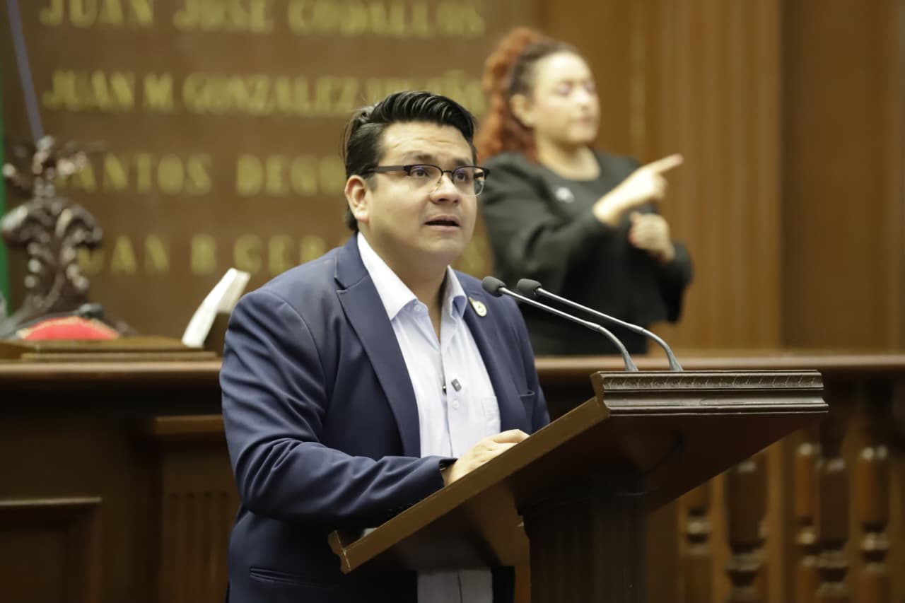 Toño Carreño plantea reformas a la Ley de Salud para atención de lupus y otras enfermedades autoinmunes