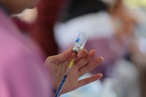 Vacunación, herramienta más segura contra enfermedades en temporada de frío