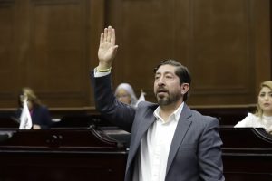 Diputado Abraham Espinoza Villa propone identificar con color y señalética los asientos preferentes en el transporte público de Michoacán