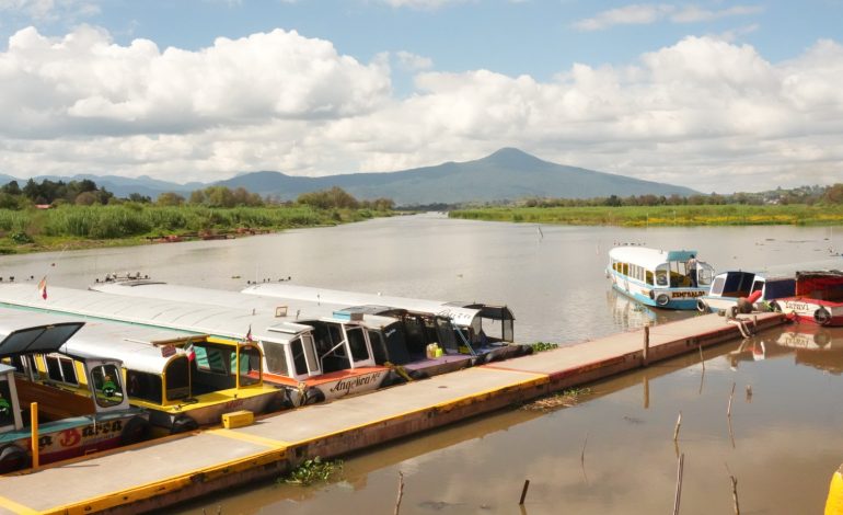 Listos canales de navegación del lago de Pátzcuaro para la Noche de Muertos