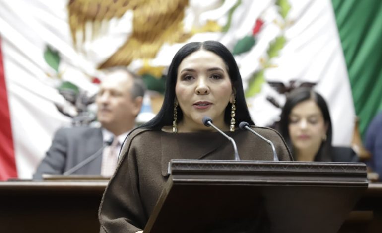 Propone Adriana Campos Huirache deducir del ISR cuotas de inscripción y reinscripción escolar