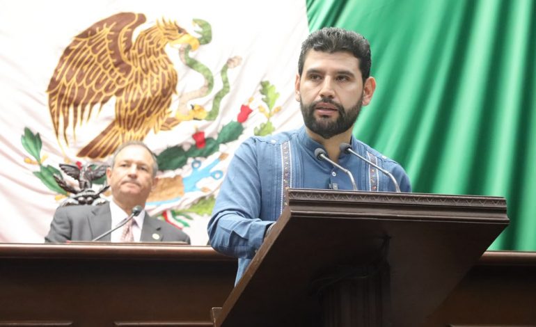 Pide Octavio Ocampo proteger actividad artesanal y mejorar el nivel de vida de los artesanos michoacanos