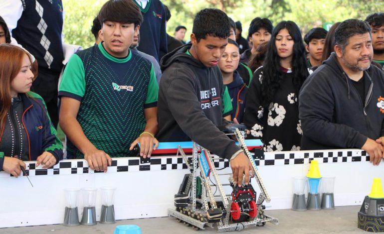 Estudiantes del Cecytem se preparan para Torneo Estatal de Robótica