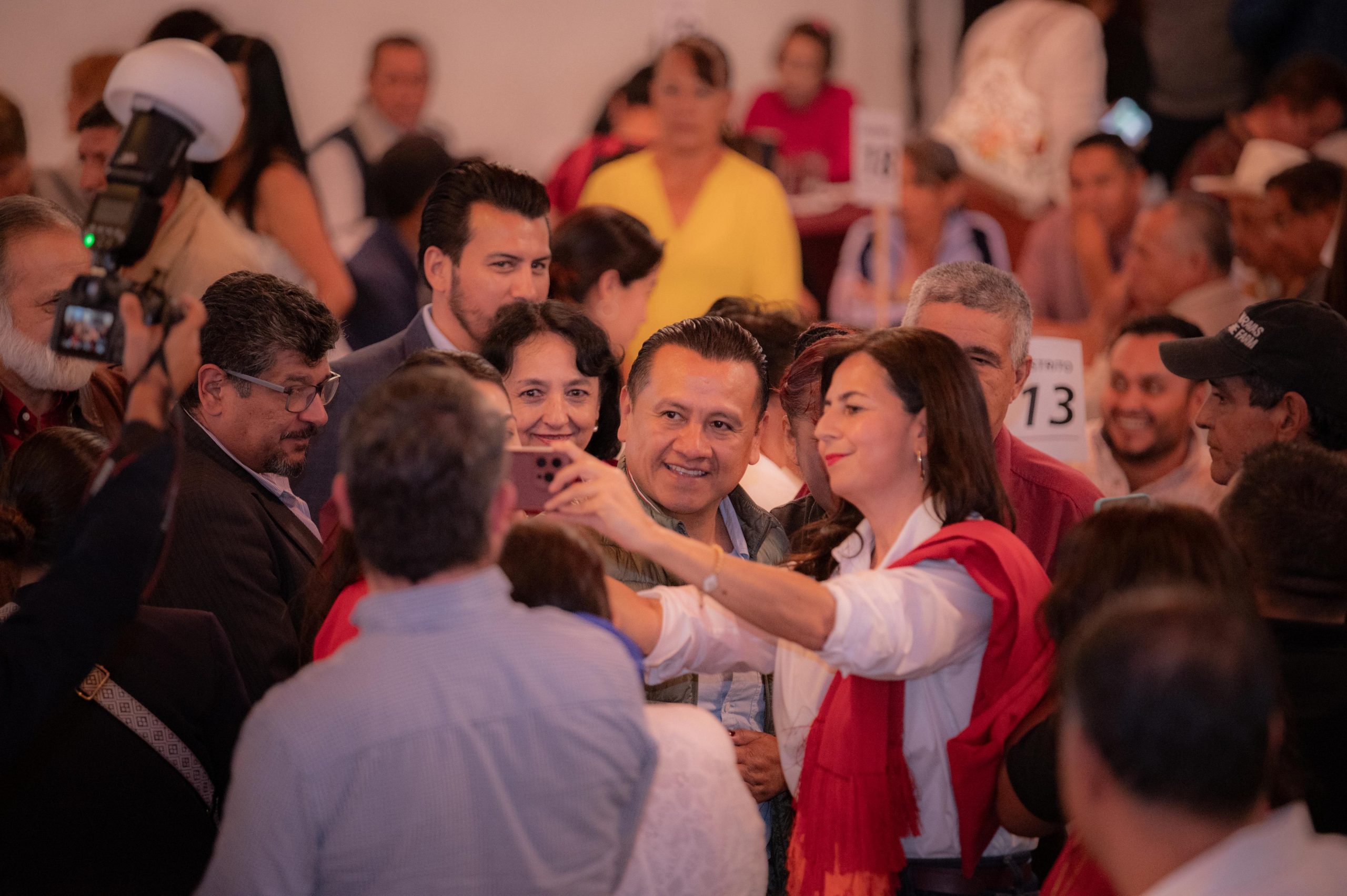 Gaby Molina llama a cerrar filas con Carlos Torres Piña rumbo a 2027