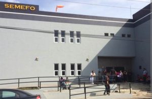 Fiscalía pide ayuda para localizar a familiares de hombre fallecido en la carretera Maravatío–Morelia