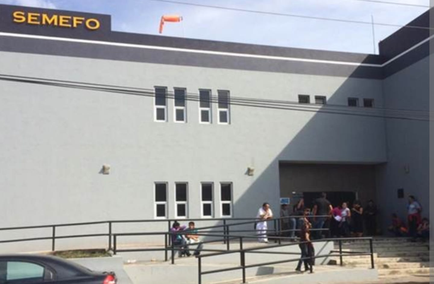 Fiscalía pide ayuda para localizar a familiares de hombre fallecido en la carretera Maravatío–Morelia