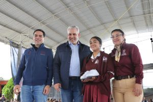 ¡Más de 800 mil tenis entregados! Bedolla impulsa el apoyo a estudiantes de secundaria