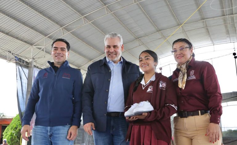 ¡Más de 800 mil tenis entregados! Bedolla impulsa el apoyo a estudiantes de secundaria