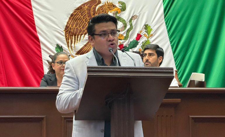 A propuesta de Toño Carreño, se aprueba reforma para atención integral de Lupus