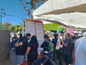Más personas buscan trabajo en la feria de Zitácuaro y aumentan las contrataciones