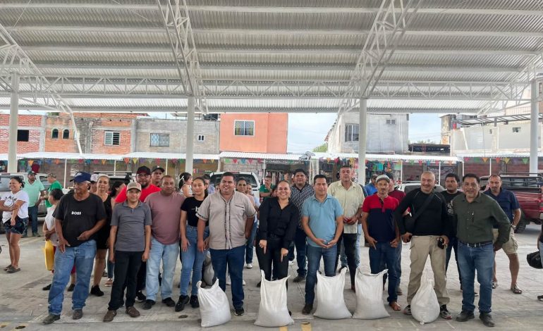 Entrega Sader 12.6 toneladas de minerales orgánicos a 127 productores de Tierra Caliente