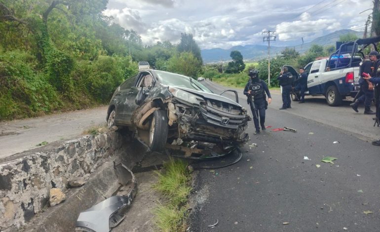 Robo violento de vehículo desata persecución y balacera entre Erongarícuaro y Pátzcuaro