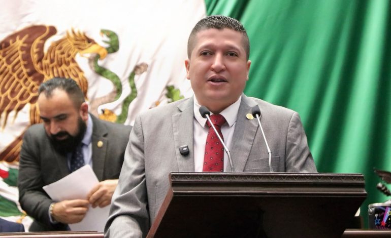 Presenta Vicente Gómez iniciativa para resolver laudos laborales en ayuntamientos