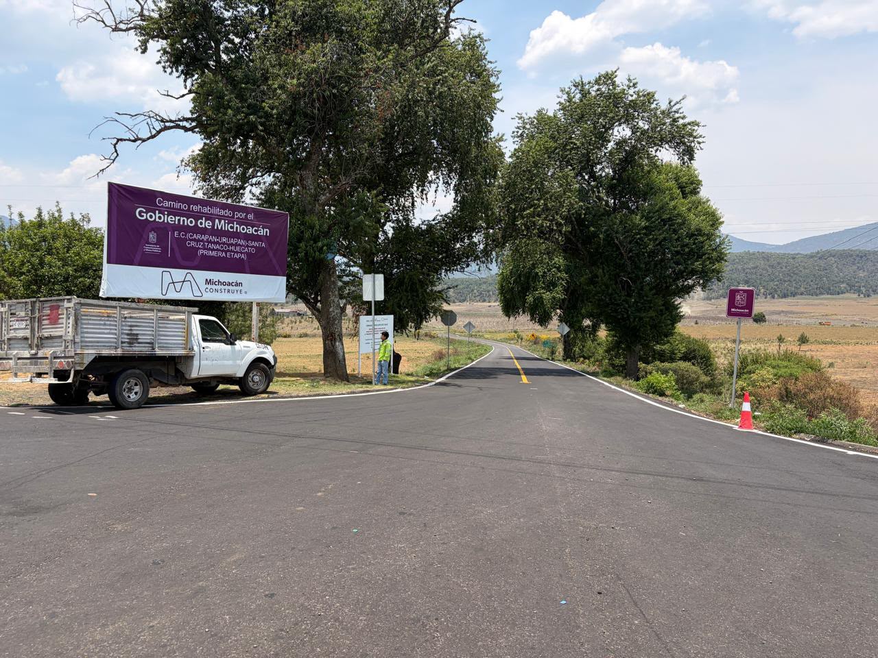 Concluye SCOP rehabilitación de la carretera Santa Cruz Tanaco-Huecato: Rogelio Zarazúa