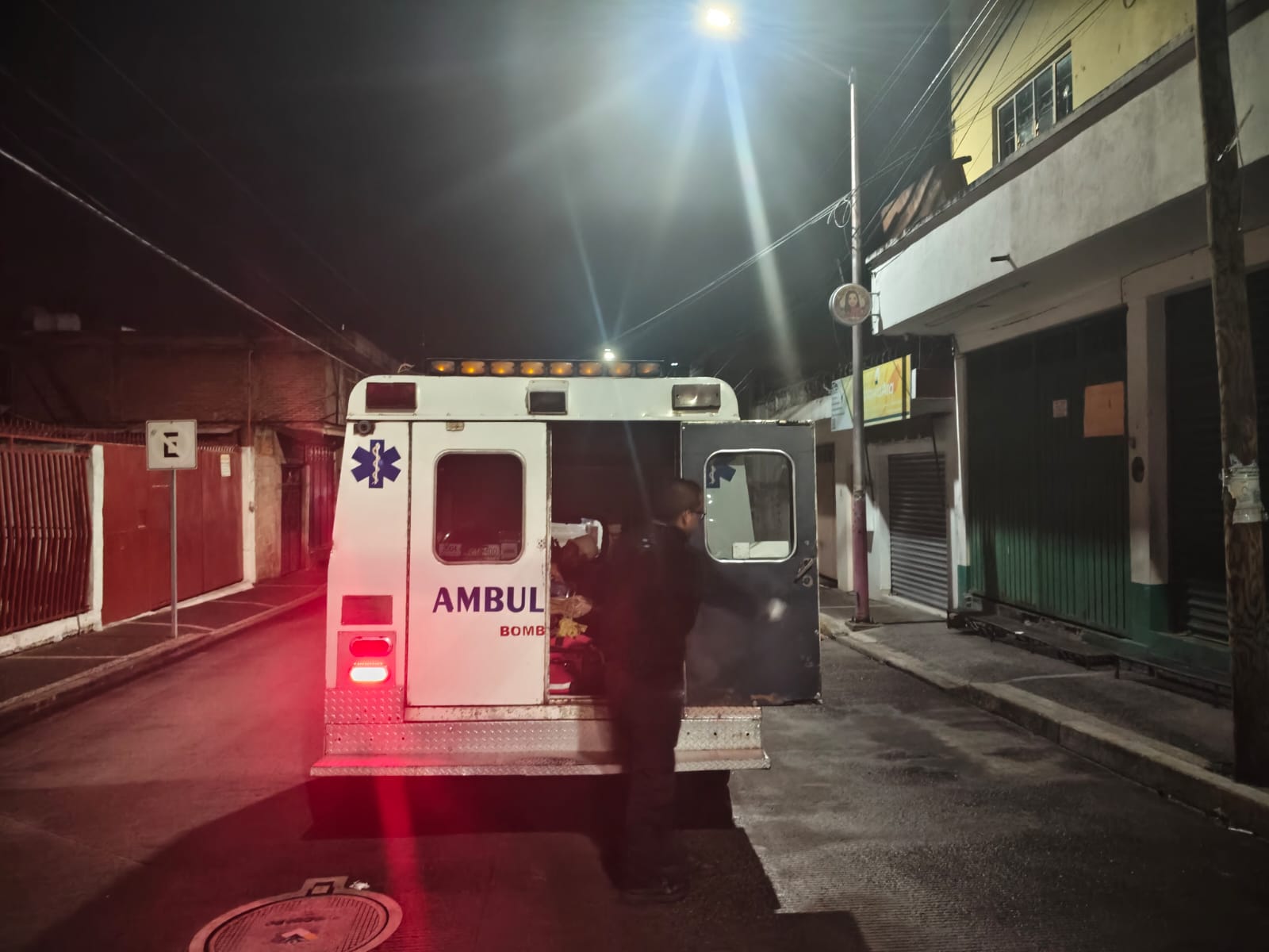 Tres lesionados en dos accidentes de motocicleta registrados durante la madrugada en Zitácuaro