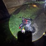 Derrapa motociclista en San Andrés, Zitácuaro; resulta ileso