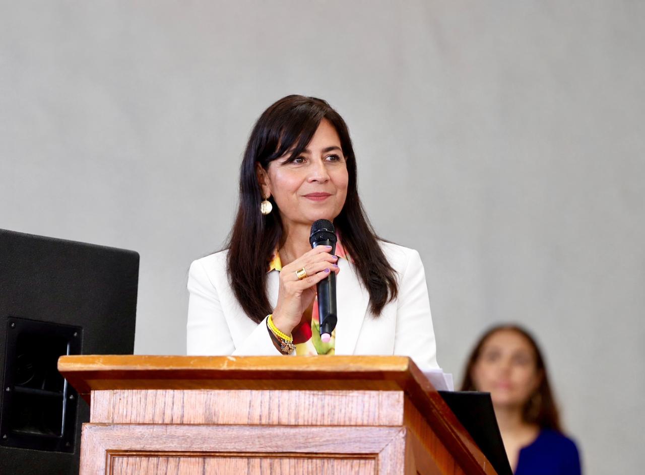 Gaby Molina destaca valor histórico y político del libro de AMLO