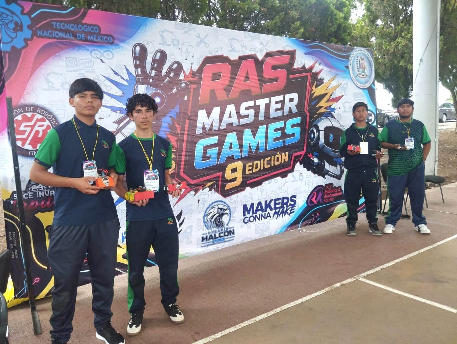 Estudiantes del Cecytem destacan en competencia de robótica en Morelia