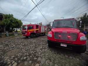 Controlan incendio en la zona de la Vuelta de los Reyes en Pátzcuaro