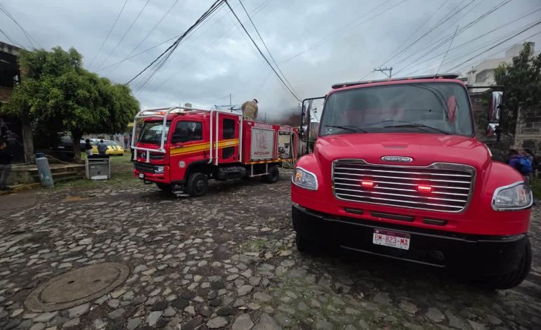 Controlan incendio en la zona de la Vuelta de los Reyes en Pátzcuaro