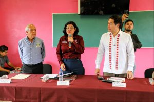 Autoridades educativas atienden necesidades de escuelas de Cotija, Tingüindín y Tocumbo