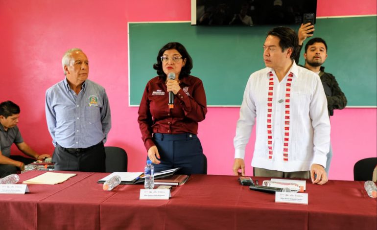 Autoridades educativas atienden necesidades de escuelas de Cotija, Tingüindín y Tocumbo