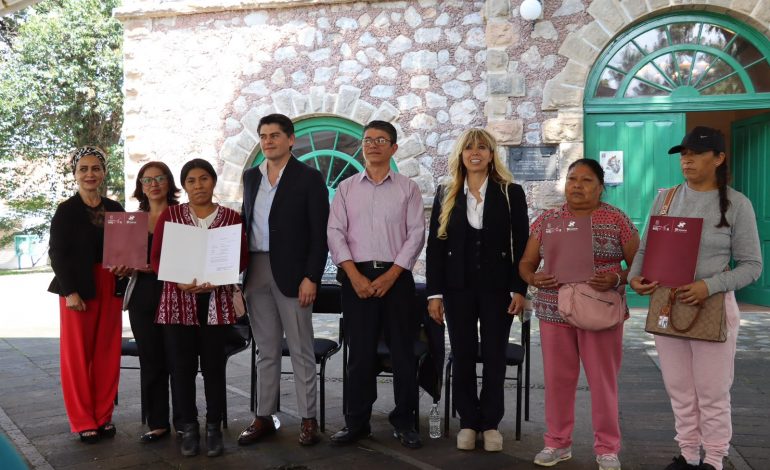 Gobierno de La Heroica entrega créditos para impulsar proyectos de mujeres emprendedoras