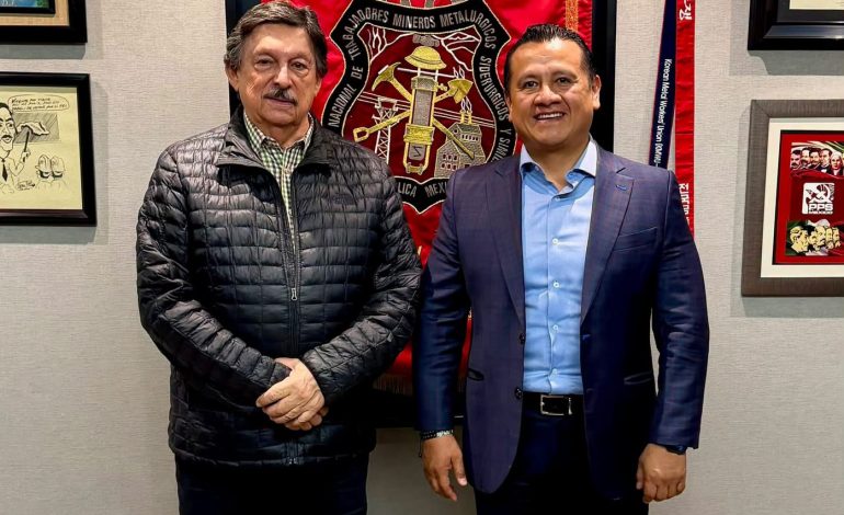 Carlos Torres Piña se reúne con Napoleón Gómez Urrutia para fortalecer el papel del sindicalismo en la transformación de Michoacán