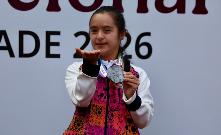 Alexa Núñez logra medalla de plata en 100 metros en la Paralimpiada Nacional