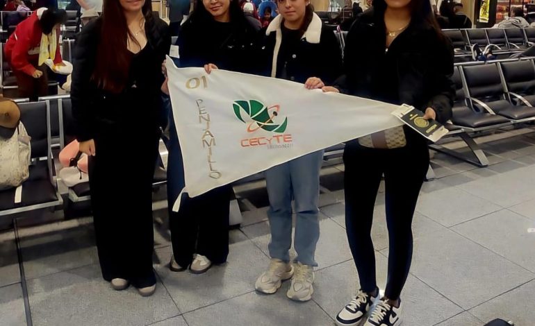 Alumnas del Cecytem presentes en Infomatrix Costa Rica