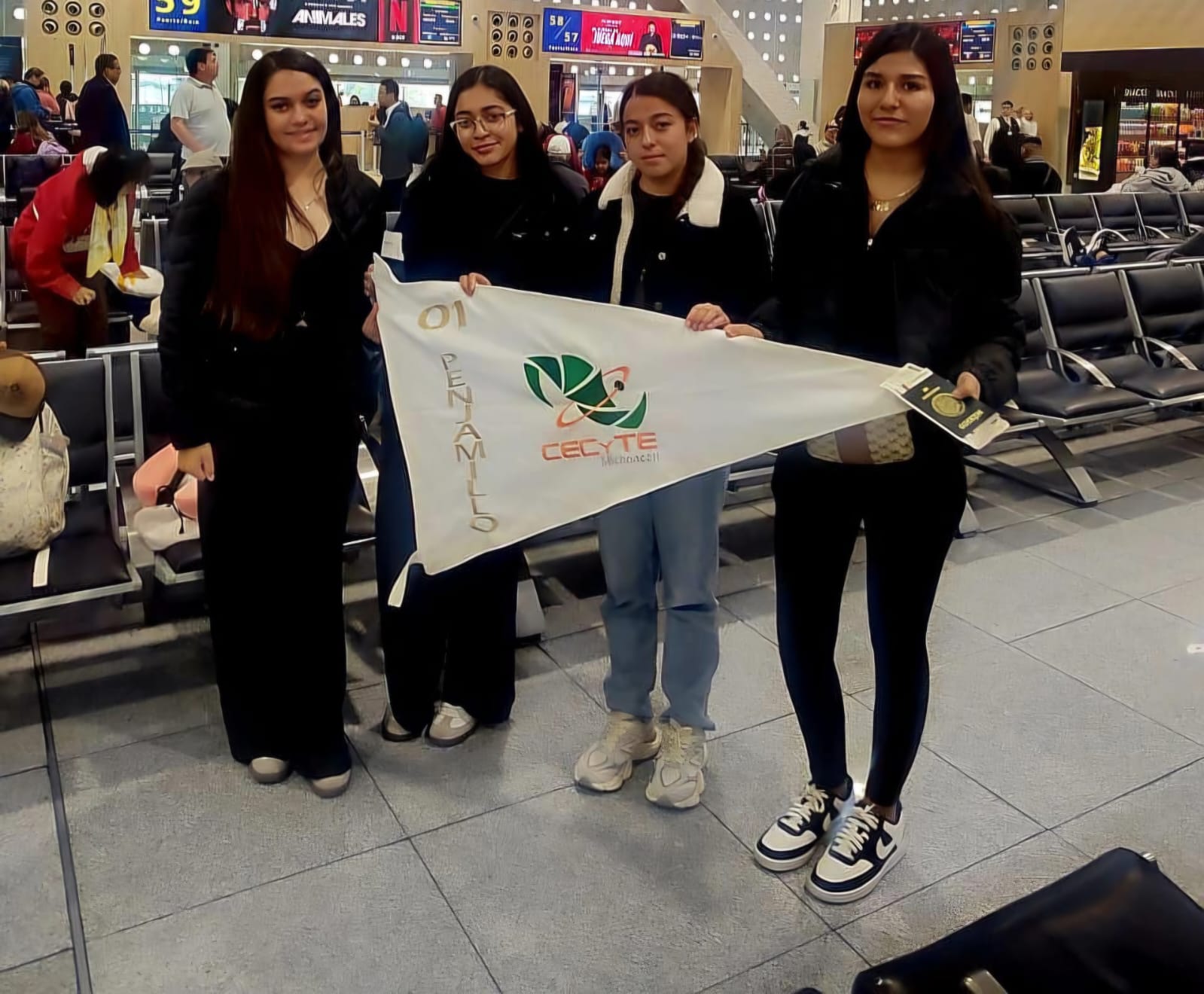 Alumnas del Cecytem presentes en Infomatrix Costa Rica