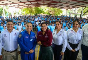 Inspira el astronauta José Hernández a estudiantes de Lázaro Cárdenas y Apatzingán