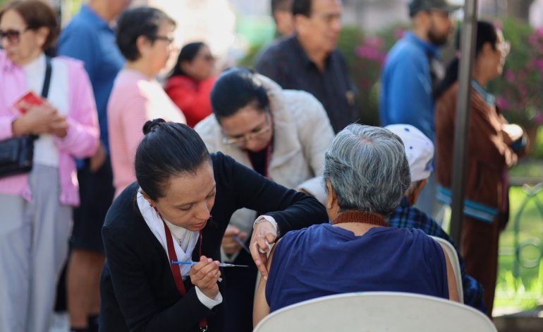 Conoce quiénes tienen prioridad para recibir las vacunas de temporada invernal
