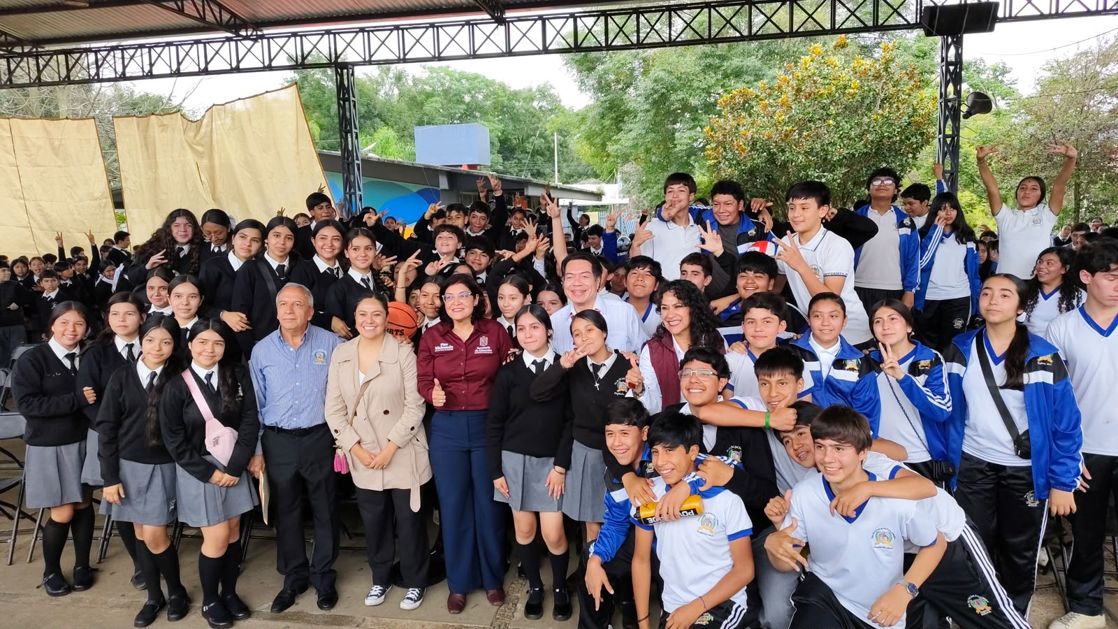¡Tenis gratis para estudiantes de secundaria! Llega el apoyo a Tingüindín