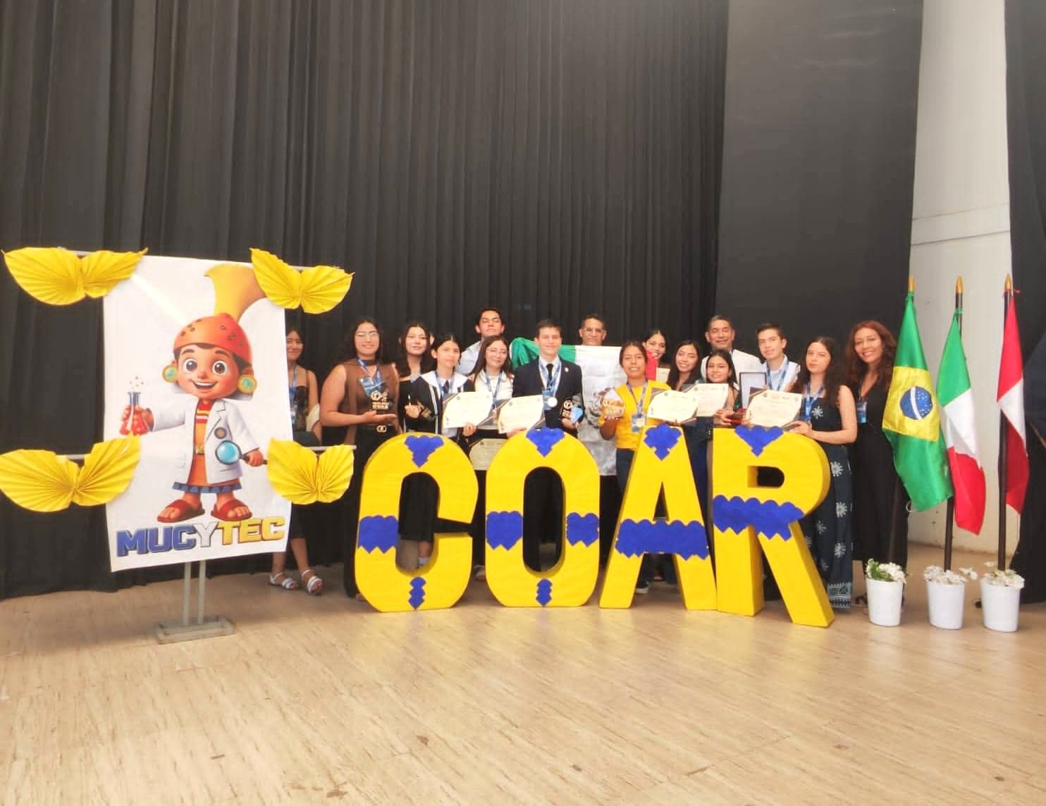 Estudiantes del Cecytem conquistan seis medallas internacionales en Perú