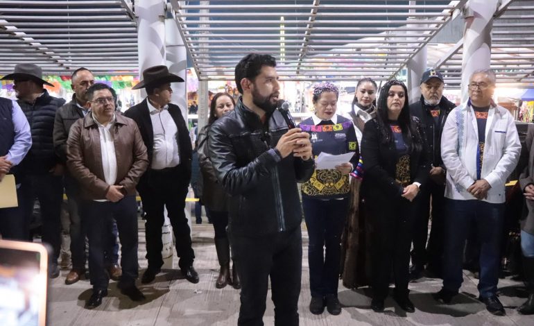 Acompaña Octavio Ocampo a habitantes de Ciudad Hidalgo, a la inauguración de la Feria Regional de Todos los Santos
