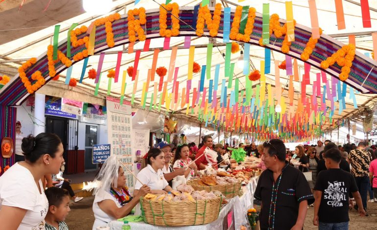 Vive la Noche de Muertos en los tianguis artesanales de Pátzcuaro y Capula