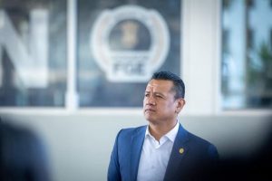 Congreso de Michoacán aprueba renuncia de Carlos Torres Piña a la FGE