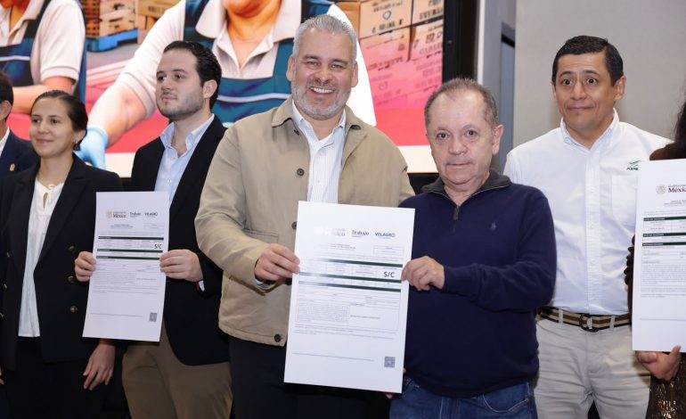 Aguacate michoacano, en el mapa mundial de la competitividad; entrega Bedolla primeros certificados laborales a 125 agroexportadoras.