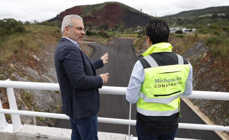 Supervisa Bedolla tramo del segundo anillo periférico que conectará las salidas a Quiroga y Pátzcuaro.