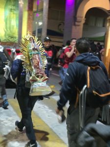 ENTRE FE, SACRIFICIO Y GRATITUD, MÁS DE 17 MIL PEREGRINOS&nbsp; LLEGAN A LOS PIES DE LA MORENITA DEL TEPEYAC.