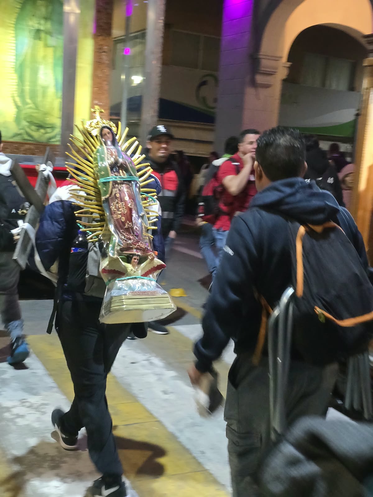 ENTRE FE, SACRIFICIO Y GRATITUD, MÁS DE 17 MIL PEREGRINOS&nbsp; LLEGAN A LOS PIES DE LA MORENITA DEL TEPEYAC.