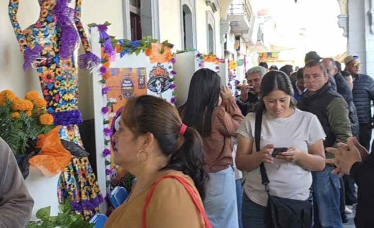 ¡La Feria de Todos los Santos 2026 desata entusiasmo! Gran afluencia en taquillas para adquirir boletos de los conciertos.