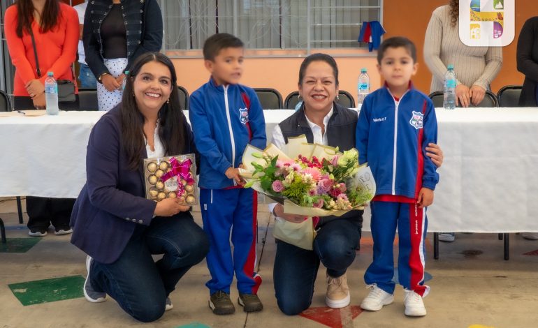 Jeovana Alcántar escucha a maestros y padres de familia; dará seguimiento a necesidades escolares