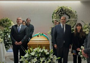 En compañía de su familia, Bedolla despide al ingeniero Cárdenas y reconoce su papel en el México moderno.